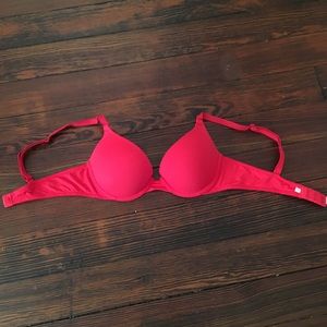 Red 34B VS Pink bra